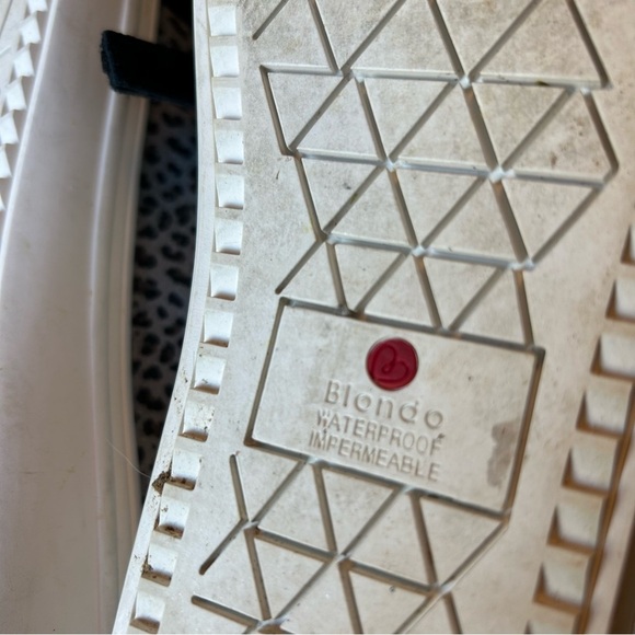 Blondo Waterproof Leather Sneakers. Size 8. - Picture 11 of 14